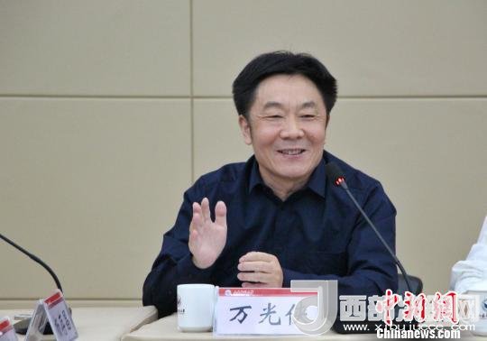 圖為山東師范大學(xué)副校長(zhǎng)萬光俠在開幕式上發(fā)言?！≮w曉 攝