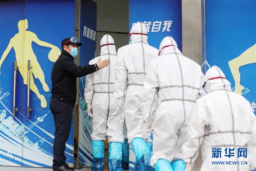 （習(xí)近平致敬的戰(zhàn)“疫”英雄·公安干警篇·圖文互動）（2）他們，抗疫一線鑄警魂