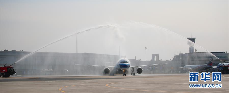 （在習近平新時代中國特色社會主義思想指引下——新時代新作為新篇章·習近平總書記關(guān)切事·圖文互動）（1）給你最溫暖的擁抱——保護關(guān)心愛護抗疫一線醫(yī)務人員在行動