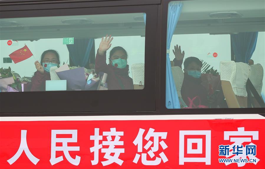 （在習近平新時代中國特色社會主義思想指引下——新時代新作為新篇章·習近平總書記關(guān)切事·圖文互動）（2）給你最溫暖的擁抱——保護關(guān)心愛護抗疫一線醫(yī)務人員在行動