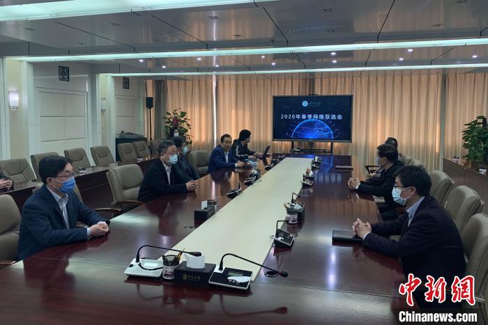寧夏大學(xué)2020年春季首場(chǎng)綜合類(lèi)“網(wǎng)絡(luò)雙選會(huì)”現(xiàn)場(chǎng)?！±钆迳?攝