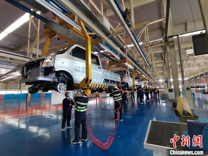 4月初，成功汽車全面復(fù)工復(fù)產(chǎn)。尤其是隨著疫情得到控制，該公司的生產(chǎn)力度也不斷加大。　高飛 攝