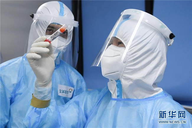 （新華全媒頭條·圖文互動(dòng)）（10）首都再戰(zhàn)“疫”，難忘40天——寫(xiě)在北京應(yīng)急響應(yīng)級(jí)別降級(jí)之際 